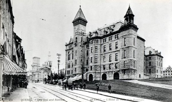 L'hôtel de ville vu de la côte de la Fabrique, vers 1900. Photo Archives de la Ville de Québec